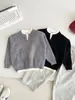 Valle del Viento 2026 Otoño Nuevo Estilo Coreano Versátil Suéter Infantil de Punto Falso de Dos Piezas Cuello en V, Elegante Ropa de Punto de Cuello Redondo para Niños