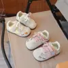Zapatos para Niñas 2026 Primavera y Otoño Nuevos Zapatos de Entrenamiento para Niños Suela Suave Tenis para Niñas Pequeñas Malla Zapatos para Niños