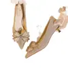 Novos Sapatos de Casamento Borboleta Cor Champanhe 2025 para Mulheres, Bico Fino Salto Baixo Salto Alto