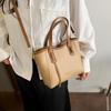 Bolso de Textura de Alta Gama para Mujer 2025 Nueva Moda Moda Nicho Bolso Cubo Portátil Ocio para Viajes Bolso Bandolera