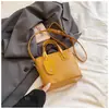 Bolsa feminina super estilosa, novo modelo verão 2026, vibe descontraída, moderna, moda nicho, design único, bolsa de ombro e transversal tipo balde