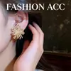 Pinzas para Orejas de Fuegos Artificiales con Zirconia Bañadas en Oro Real de 18K para Mujeres Sin Perforaciones, Pendientes de Estilo Minimalista de Moda con un Toque de Lujo Ligero y Acabado de Alta Gama