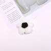 Venta Caliente Transfronteriza Ropa Tejida de Ganchillo Accesorios Decorativos para Pasadores Nuevo 4cm Algodón Leche Flor de Pompon Flor Parche de Tela