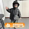 0043 Chaqueta de plumón de invierno a prueba de tres para niños Nuevo estilo coreano Infantil Fresca y guapa Chaqueta de cuero de longitud media Chaqueta de algodón para bebé