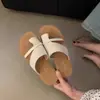 Sandalias planas de tanga romana retro estilo francés para mujer, de moda para usar al aire libre, adecuadas para combinar con faldas en el verano de 2026, sandalias de playa