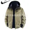 Nueva chaqueta táctica de forro polar para otoño para montañismo, chaqueta de caparazón blando a prueba de viento, abrigo con capucha para exteriores para otoño e invierno para hombre