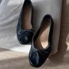 Versão em Pele de Ovelha em Estoque~ Sapatilhas de Couro Macio Plissadas com Laço para Mulheres, Novo Estilo Verão 2023, Sapatos Baixos de Bico Redondo