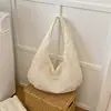 Bolsa de Ombro Única em Lona com Flor Vazada Feminina Grande Capacidade para o Trabalho Estilo Literário Versátil Bolsa Tote Verão 2026