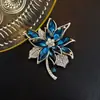 Moda Europea y Americana Elegante Broche Nuevo Lujo para Mujer Exquisito Retro Flor Corsage Abrigo Pin Anti-Exposición Accesorios