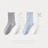 XY464 Novedad Otoño Calcetines para Niños Bebé Blanco Gris Isla Azul Lazo Calcetines Cortos Estilo Princesa Coreana Calcetines de Moda Venta al por Mayor