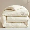 Nueva colcha de fibra de soja 2026, colcha de invierno, colcha cálida para dormitorio individual, colcha de algodón engrosada, adecuada para todas las estaciones