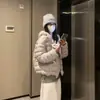 Chamarra de algodón con relleno de plumas acanalada, súper bonita y ligera, para mujer, con capucha, corta, para personas petite, cálida, estampado de caparazón de tortuga, abrigo de invierno, gris claro