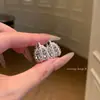 Brincos de renda requintados com pedras de diamante ultrabrilhantes para mulheres, luxo leve com um toque de alta qualidade, ear cuffs elegantes, novos brincos populares de 2026