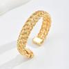 Cientos de pulseras de moda de alta gama, nicho de sentido simple, textura metálica que no se decolora, pulsera de lujo ligero para hombres y mujeres, fabricantes al por mayor