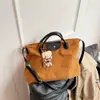 Bolso de mano retro de gamuza para otoño para mujer, estilo nicho coreano, versátil, gran capacidad, casual, para ir al trabajo, de hombro o cruzado