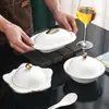 Prato de Cerâmica Irregular para Pratos Frios Doméstico Comercial Borda Dourada Branca Louça de Hotel Restaurante Especial Prato com Formato Especial