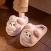 Chinelos de Algodão Femininos Inverno 2026 Novo Casa Interior Fofo Pelúcia Quente Salto Fechado Par Sapatos de Algodão Masculinos Inverno