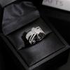 Anillo cruzado con nudo de circón microincrustado Douyin del mismo estilo, ligero, de lujo, combina con todo, personalidad de nicho, anillo simple y elegante a la moda.