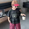 Camiseta de Manga Curta Listrada Tie-Dye para Meninos Verão 2026 Nova Estilosa Tendência Top de Verão para Menininho