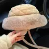 Gorro Cálido Grande Floral del Noreste para Mujer, Nuevo Estilo Otoño e Invierno 2025, Cálido Gorro Lei Feng para Cabeza Grande, Protección para los Oídos, Hace que la Cara Parezca Más Pequeña