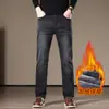 Jeans de Invierno Forrados de Polar Negro y Gris para Hombre 2026 Nueva Marca de Moda Pantalones Largos Elásticos Versátiles de Moda de Negocios