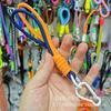 Nuevo Lanyard de Teléfono Móvil de Dos Tonos y Dos Hilos Colorblock Lanyard Corto de Muñeca de Color Contrastante Lanyard para Bolso Cuerda de Seguridad Anti-pérdida
