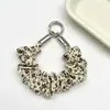 Nuevo brazalete de tela plisado floral pequeño vintage, cordón corto para teléfono, correa versátil para llavero, en stock