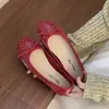Sapatilhas Femininas Estilo Francês com Laço e Tachas, Novidade Primavera/Verão 2026, Bico Redondo, Sapatilha Ballet Macia, Slip-On Versátil