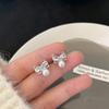 Brincos pequenos e requintados de pérola com laço, design de nicho feminino, brincos de zircônia de alta qualidade, pequenos brincos elegantes que valorizam o rosto