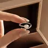 Anillo Geométrico de Perla con Forma de Serpiente Estilo Lujo Ligero Simple Japonés Coreano para Mujer Sentido de Gama Alta Moda Lujo Ligero Anillo Abierto Ajustable Incrustado con Pedrería