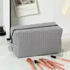 Nova Bolsa de Maquiagem Seersucker Quente de Vendas Transfronteiriças, Necessaire de Grande Capacidade, Bolsa de Armazenamento de Viagem Listrada, Clutch de Cor Sólida