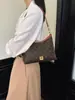 El nuevo bolso de mano de gran capacidad de Henggeng es un bolso tote de alta gama para el día a día, un bolso de hombro versátil, un bolso cruzado con monograma vintage