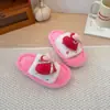 Nuevas Zapatillas de Felpa con Dibujos Animados de Lunares Lindos para Niños Otoño/Invierno 2026 Cómodas Suaves Antideslizantes para el Hogar y el Exterior