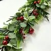 Enredadera artificial de plantas verdes transfronteriza con frutos de acebo y bayas rojas, enredadera artificial de Navidad para decoración de ambiente, enredadera artificial sinuosa