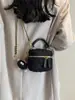 Bolsa de Ombro com Design de Nicho Popular 2025 Nova Moda Bolsa Transversal Outono e Inverno Tendência Pequena Quadrada para o Dia a Dia