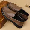 Zapatos de hombre de cuero genuino transfronterizos, nuevo estilo de otoño, zapatos de cuero casual de negocios para hombre, elegantes, versátiles, transpirables, slip-on para conducir