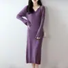 Vestido de punto de lana pura para mujer, nuevo otoño e invierno, cuello en V, manga acampanada, ajustado, bodycon, vestido suéter de longitud media