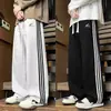 Pantalones deportivos estilo americano de tres rayas para hombre, nueva colección primavera/otoño 2026, pantalones rectos de corte holgado, pantalones largos casuales modernos y versátiles