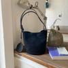 Nova Bolsa Saco Retro de Camurça para Mulheres no Outono, Versátil e Estilosa, Adequada para o Dia a Dia, Bolsa de Ombro, Bolsa de Braço, Pequena Bolsa Tote para Passeios