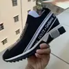 Popular Hong Kong Dg2025 Marca da Moda Leve Respirável Flyknit Casual Sapatos Femininos Elástico Slip-On Corrida Sapatos de Casal