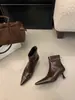 Botas Cortas de Moda para Otoño/Invierno 2026 con Punta Fina y Tacón de Aguja, Versátiles y Adelgazantes, con Cierre Trasero, Botas Estilizadas de Estilo Europeo y Americano