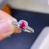 El Anillo de Rubí Natural es una Pieza Fina de Plata S925 Incrustado con Precisión con Baño de Oro de 18K Artesanía Piedra Principal 4*5mm