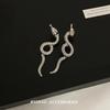 Pendientes ligeros de lujo con forma de serpiente y incrustaciones de diamantes, estilo chino, estilo nacional, vintage, europeos y americanos, delicados, recién llegados.