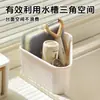 Organizador triangular para encimera con drenaje inclinado para fregadero de cocina, incluye un soporte para paño de cocina, esponja y cepillo
