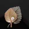Broche com Acabamento de Luxo, Estilo Nicho e Simples, Alfinete de Roupa, Acessório de Pérola para Terno, Broche