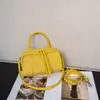 Bolsa Boston de Couro de Vaca de Primeira Camada Feminina Estilo Novo Transfronteiriço Bolsa Feminina de Couro Genuíno Grande Capacidade Bolsa de Mão Versátil para o Trabalho Bolsa Transversal