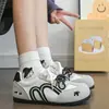 Zapatillas de Entrenamiento Alemanas Retro Blanco y Negro con Graffiti para Mujer, Nuevo Otoño 2026 Suela Suave Estilo Urbano Estudiante Zapatillas Casuales Versátiles