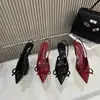 Scarpins de salto alto bico fino em couro verniz vermelho, novo modelo primavera 2026, scarpins decorados com laço, sapatos femininos de bico fechado e calcanhar aberto