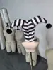 Faixa de cabeça elástica estilo INS europeia e americana com chifres pontudos e pompons, chapéu de palhaço para festas à fantasia e cosplay