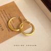 Estirado de alambre ~ moda viajero chapado 14K simple aro grande alta gama arete redondo femenino temperamento pendientes de fábrica pendientes